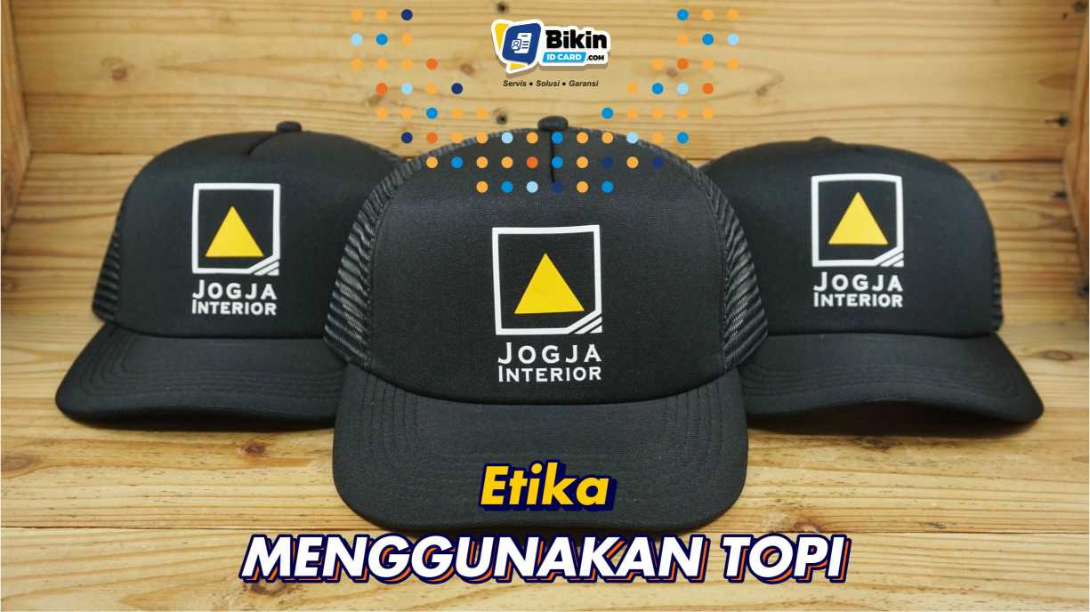 etika menggunakan topi